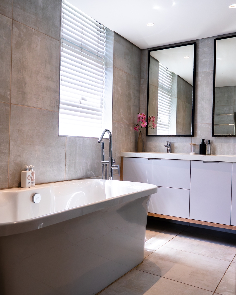 2 Bedroom Property for Sale in Sea Point Western Cape